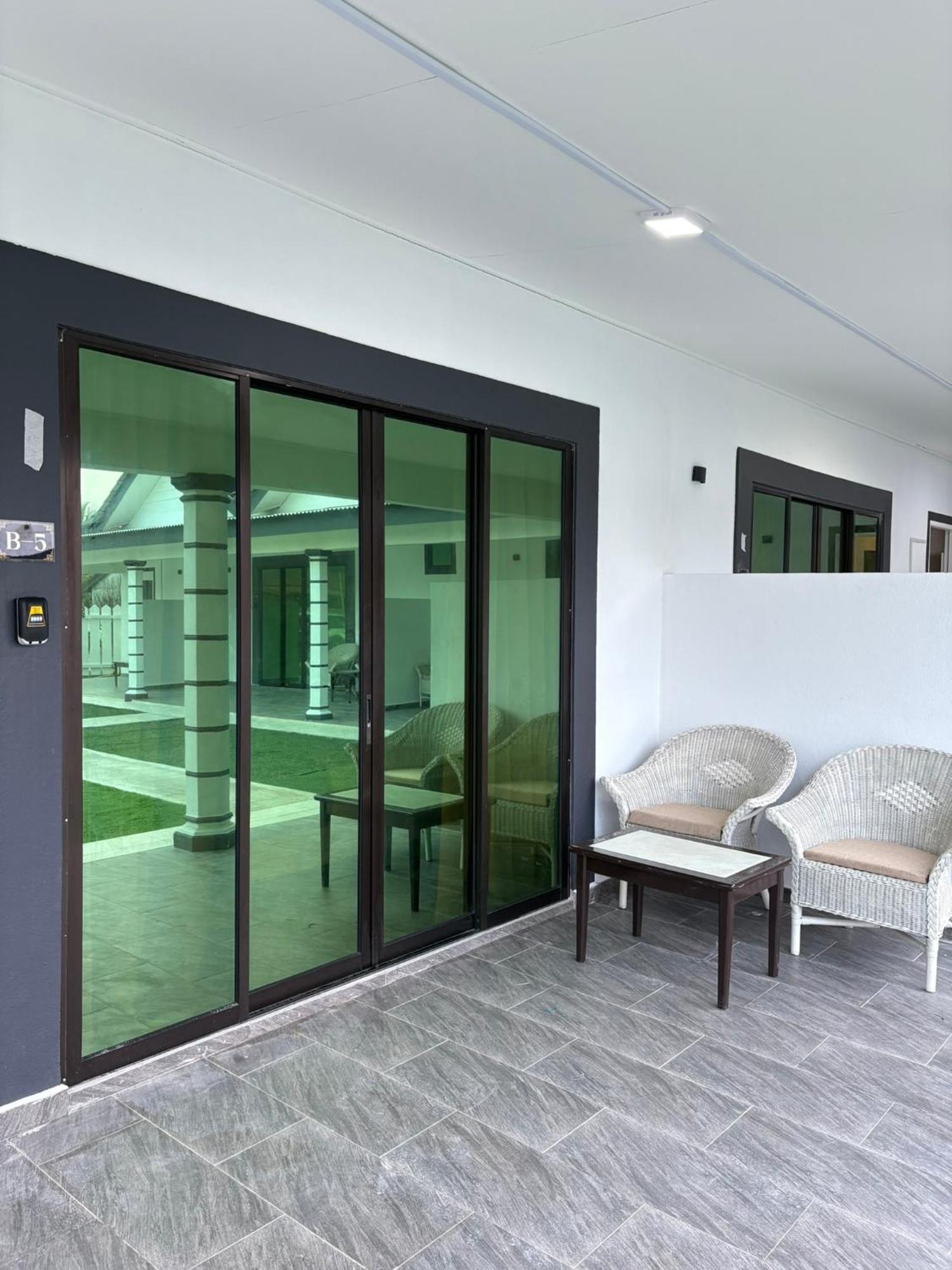 Eleven25 Roomstay Дунгун Экстерьер фото