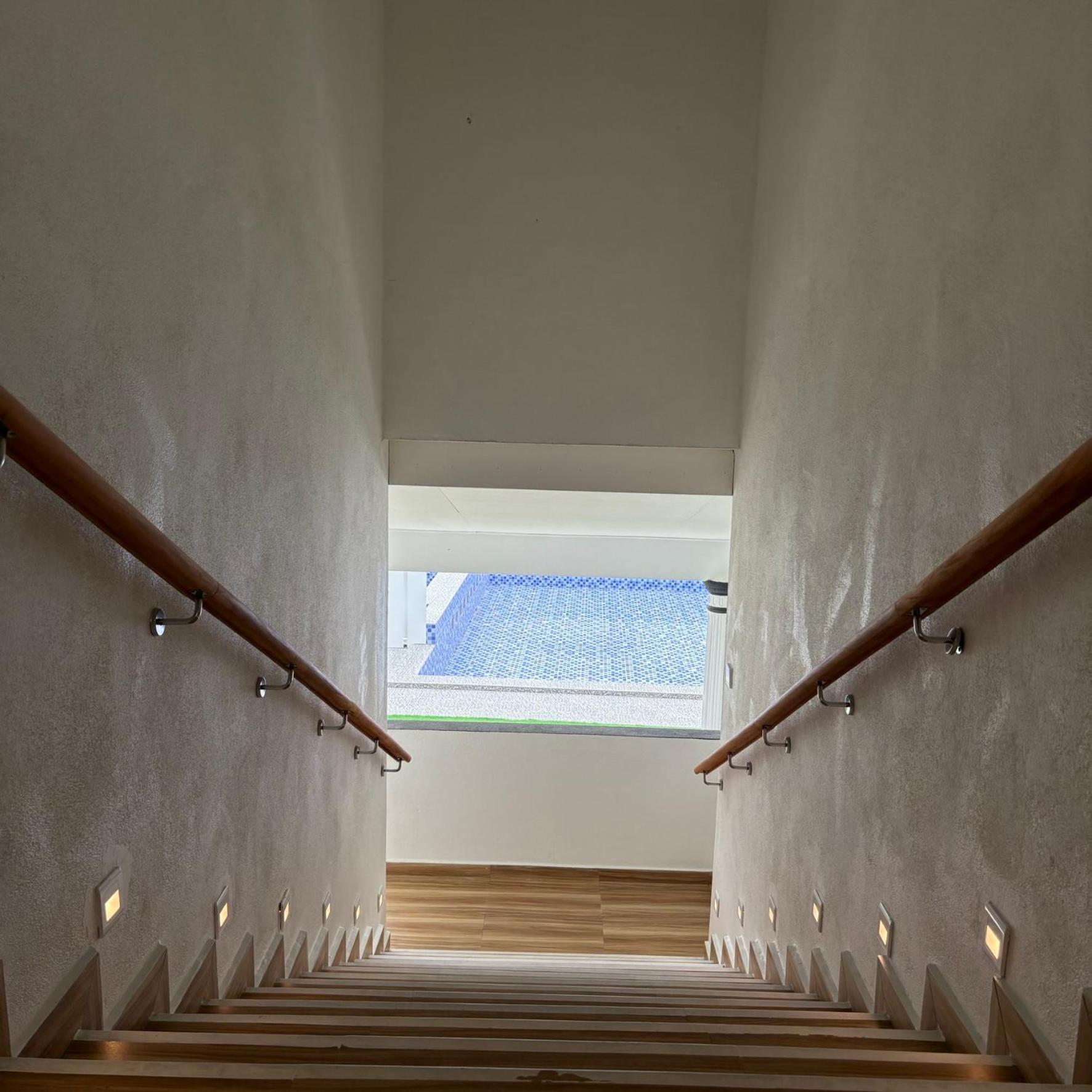 Eleven25 Roomstay Дунгун Экстерьер фото